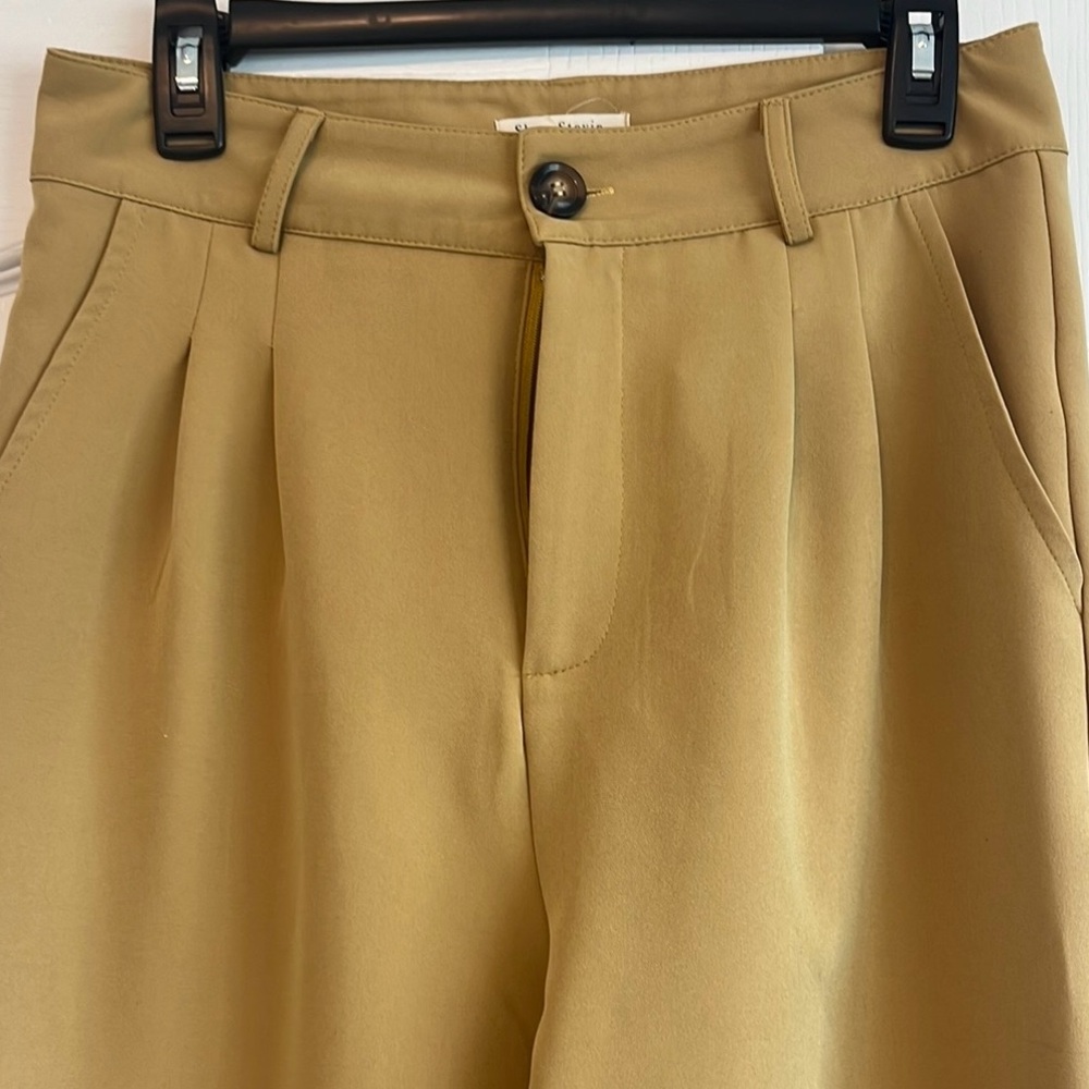 Women’s Wide Leg Pleated Pants